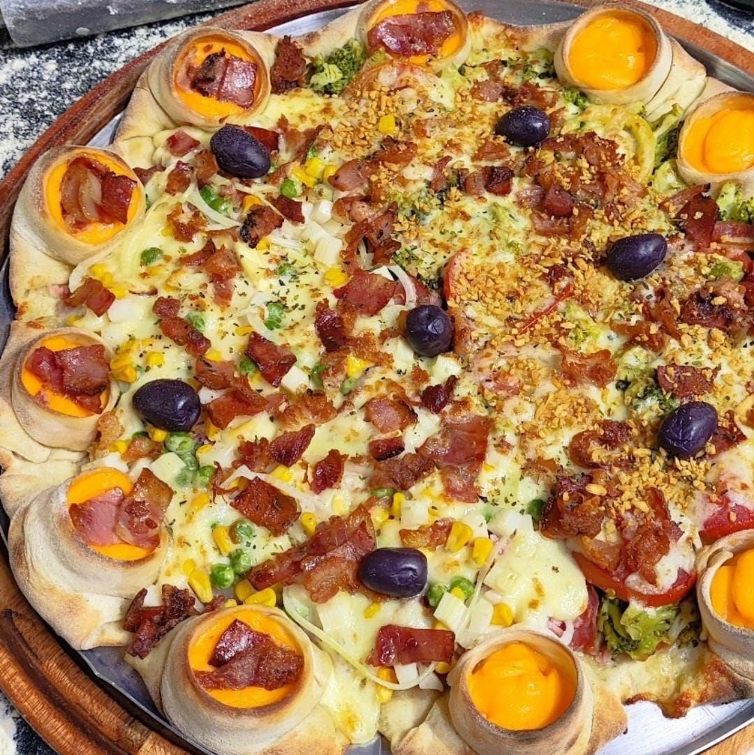 Pizza com borda recheada de cheddar